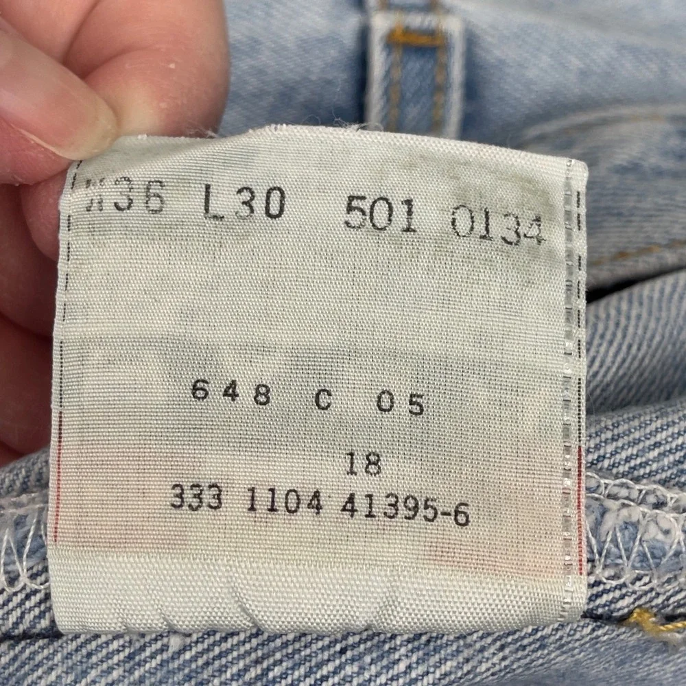 Vintage Y2K Levi's 501xx Light Wash Blue Denim Straight Jeans 36x30 (34x28) 2004